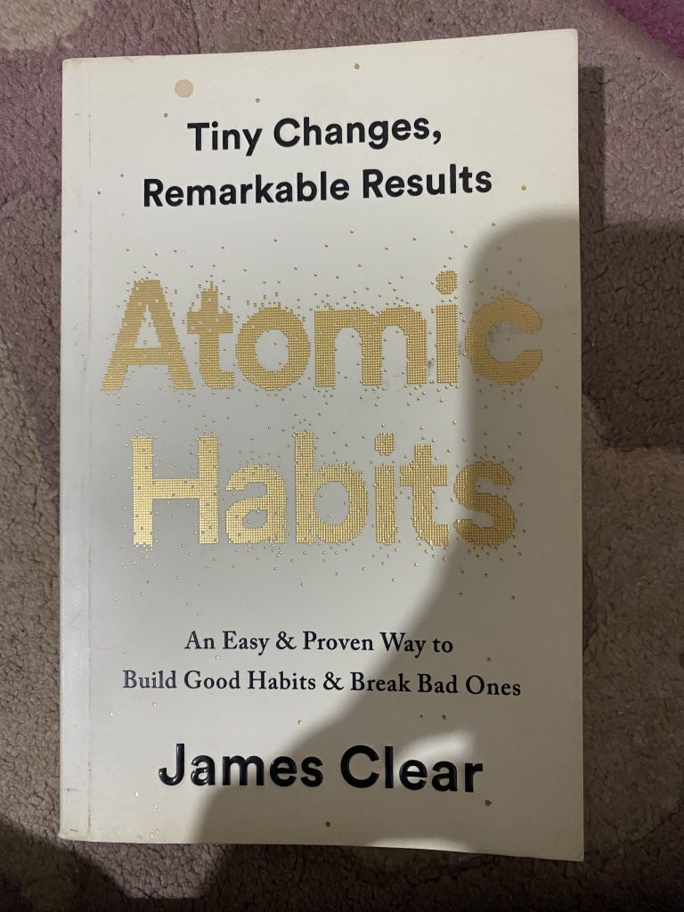 کتاب Atomic Habits اثر James Clear